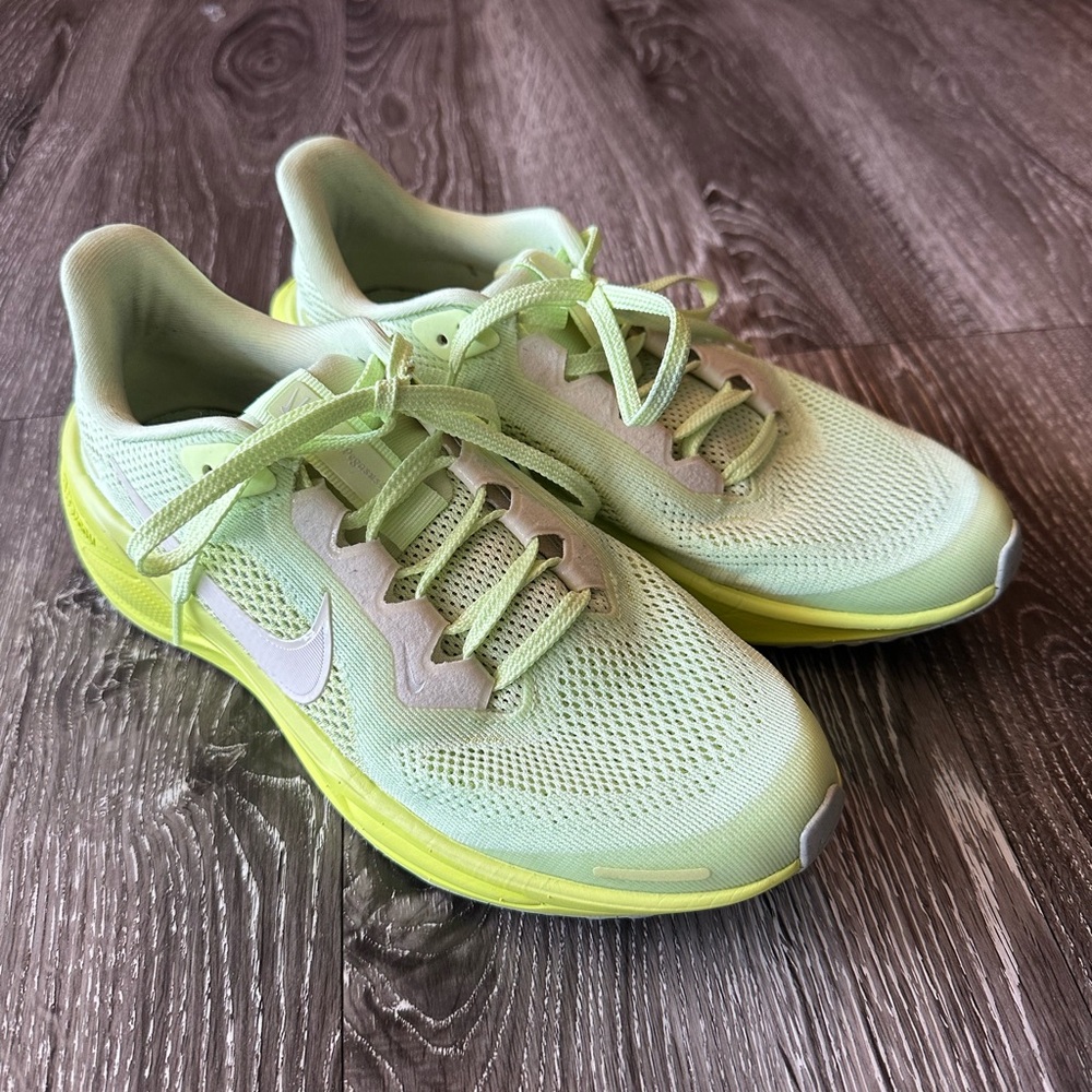 Nike Pegasus 41- Size 5.5Y